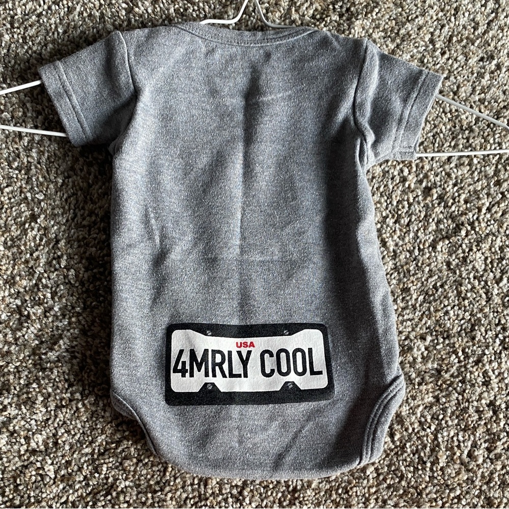 🖤 Mixed Baby Onesie & Tee Bundle 0-3, 0-6, 3-6 & 6 months - Picture 4 of 6